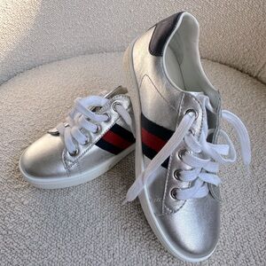 Gucci silver girls sneakers. Size EU 31